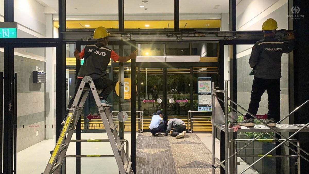 Cửa tự động bị lỗi cần thay linh kiện